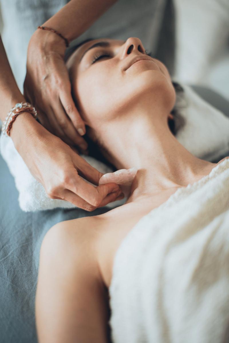 5 Reasons to Add Facials to Your Skin Care Routine