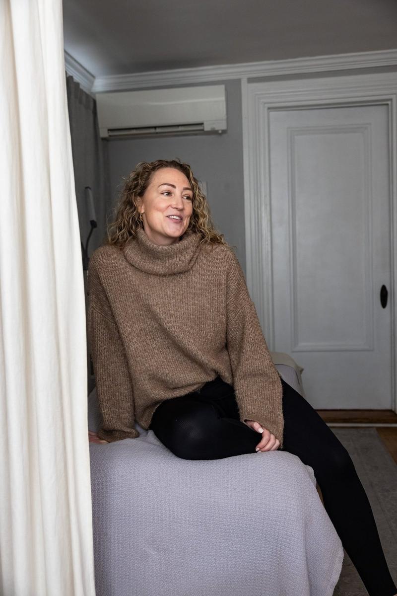 Hack Your Sleep Cycle: Master Your Circadian Rhythm for Deep Sleep &amp; Vibrant Days
