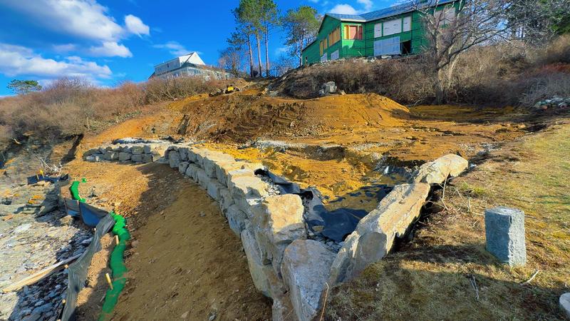 Custom landscape stone wall, Cumberland County